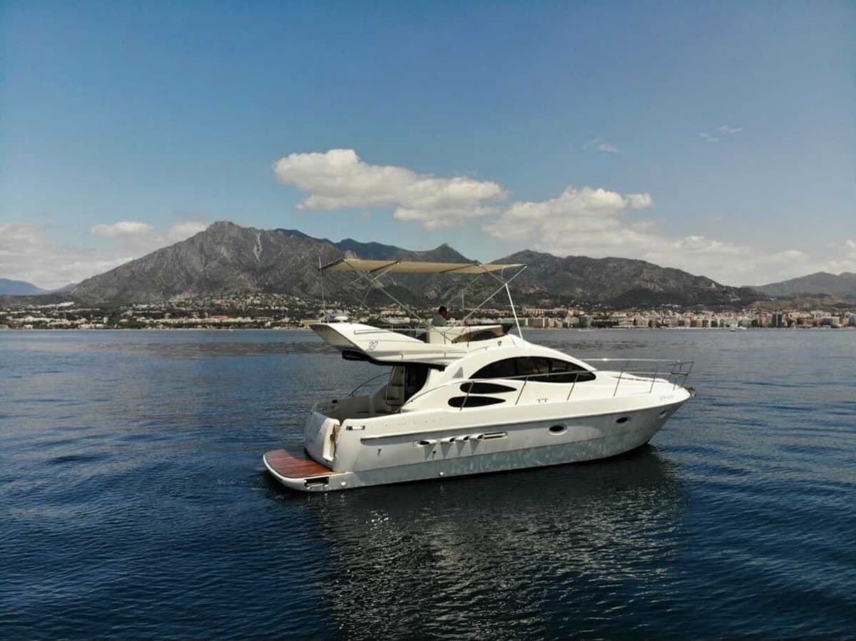 azimut-39 hero
