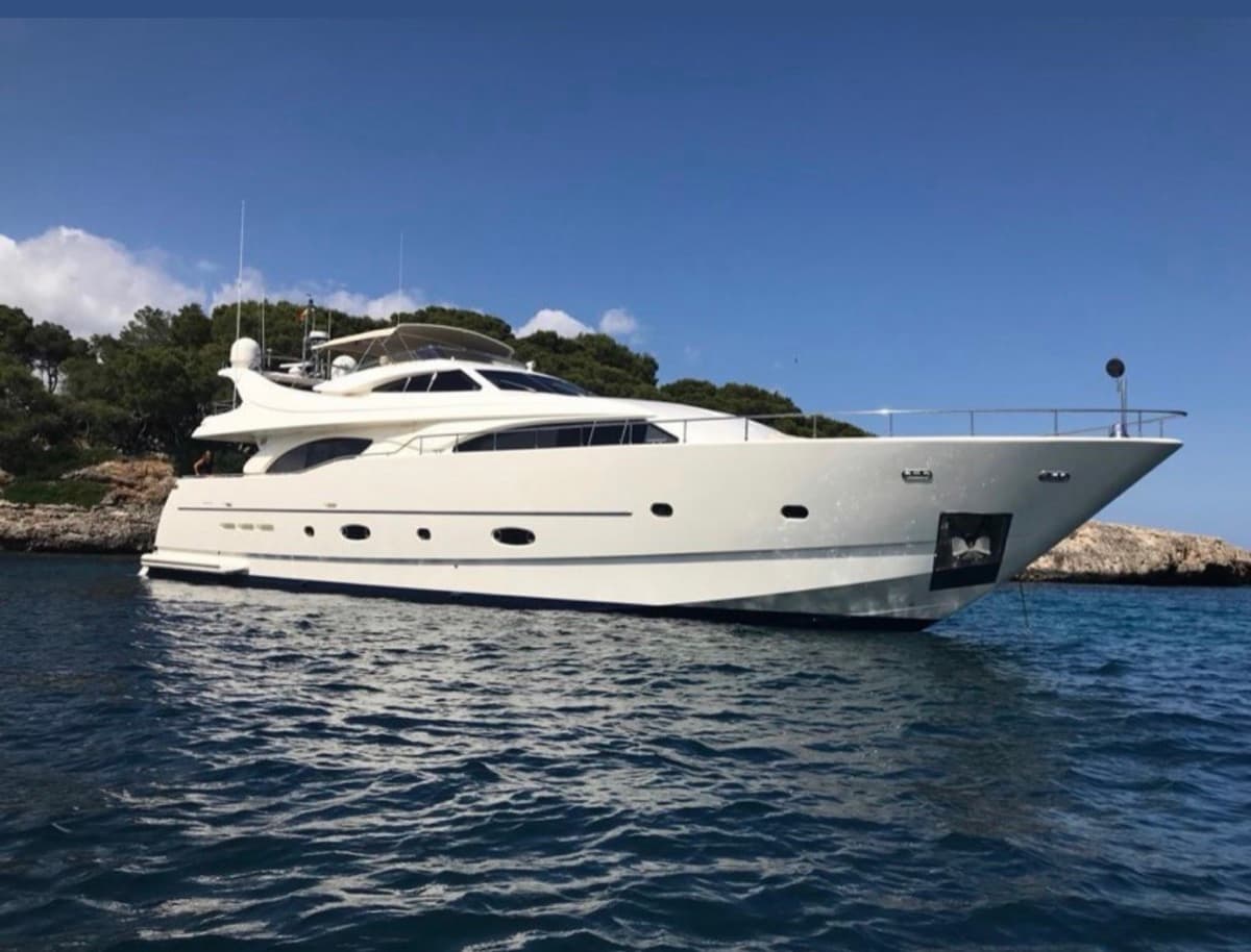 ferretti-94 hero